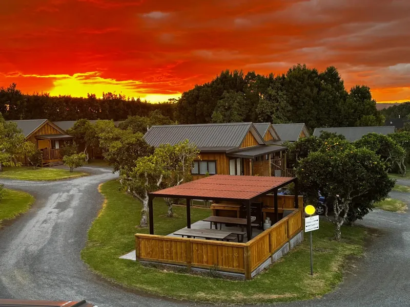 Kerigold Chalets grounds at sunset, Kerikeri accommodation